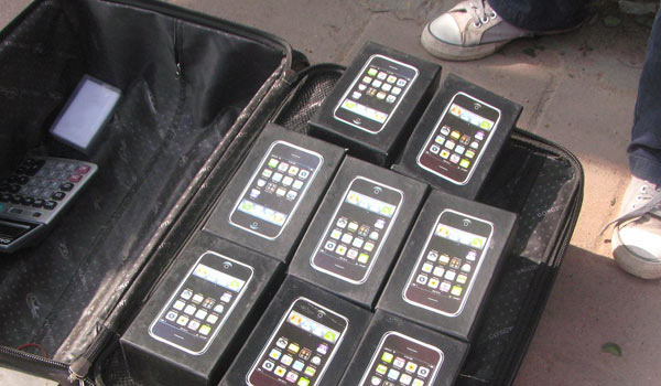 Fake iPhones for sale on Guangzhou street