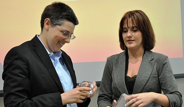 Sarah Lawsky receives award from SBA President Lisa Petak