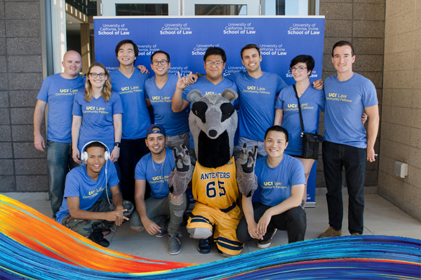 Group of students with Peter the Anteater